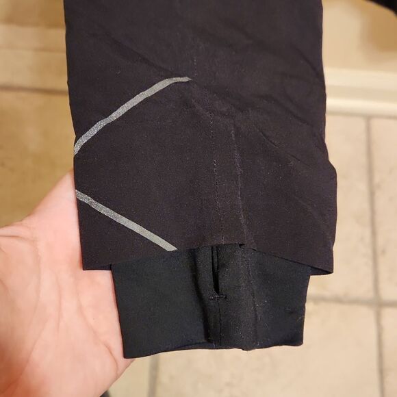 Lululemon Women's "fast & Free" Black Windbreaker Jacket Size 4 - Picture 5 of 10